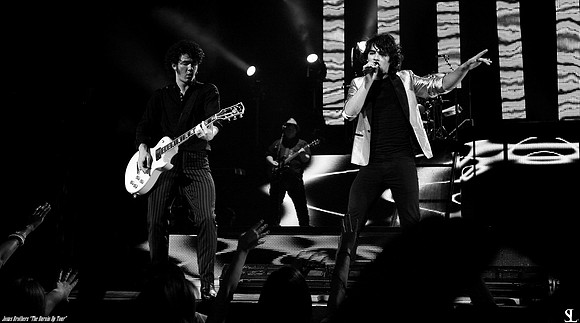 Jonas Brothers, Burnin Up Tour Book