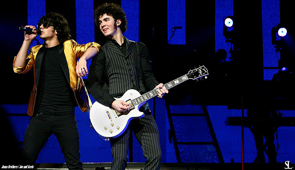 Joe and Kevin Jonas, Burnin Up Tour Book